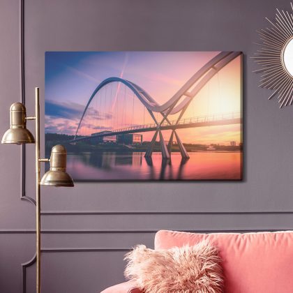 Obraz na plátně: Most Infinity Bridge při západu slunce