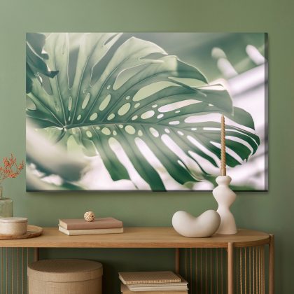 Canvas wall art: Monstera leaf in shades of green – minimalist decoration
