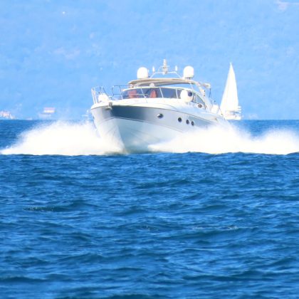 Canvas Print: Luxury Motorboat at Sea – for living room and office